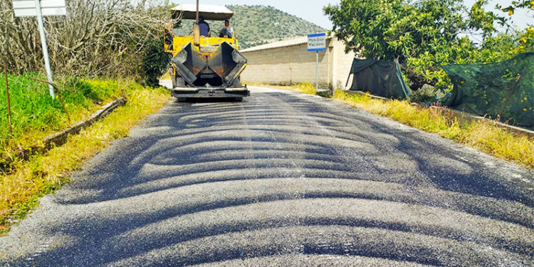 Εργασίες ασφαλτόστρωσης στο Μελιδόνι