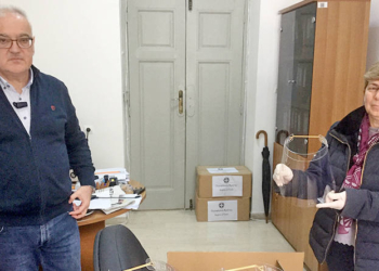 Προσφορά προσωπίδων για τους υγειονομικούς