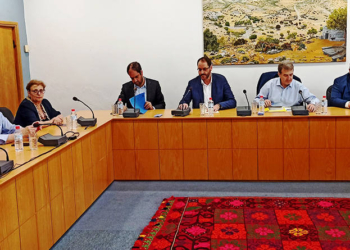 Ο Αρναουτάκης στην σύσκεψη στα Ανώγεια: Παιδεία, Πολιτισμός και η εφαρμογή ενός νέου αναπτυξιακού προγράμματος