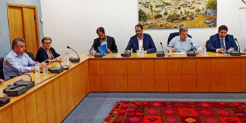 Ο Αρναουτάκης στην σύσκεψη στα Ανώγεια: Παιδεία, Πολιτισμός και η εφαρμογή ενός νέου αναπτυξιακού προγράμματος