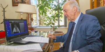 Ο Βασίλης Λαμπρινός στο διαδικτυακό συνέδριο των αδελφοποιημένων πόλεων με το Νίζνι Νοβγκορόντ