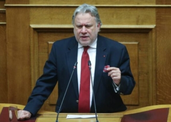 Κατρούγκαλος: Δεν υπερασπίζεσαι τα κυριαρχικά σου δικαιώματα κάνοντας «θόρυβο»