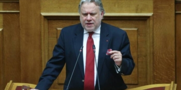 Κατρούγκαλος: Δεν υπερασπίζεσαι τα κυριαρχικά σου δικαιώματα κάνοντας «θόρυβο»