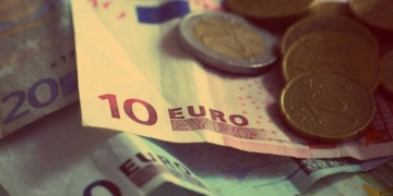 Κορονοϊός: Κι όμως, εκτίναξε τις καταθέσεις στις τράπεζες