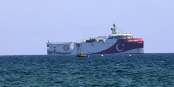 Επίθεση Μενέντεζ και Βαν Χόλεν σε Τουρκία: «Να φύγει από την ΑΟΖ της Ελλάδας – Κυρώσεις τώρα»
