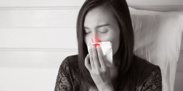 Ρινορραγία τη νύχτα: Τι την προκαλεί και πώς θα την αντιμετωπίσετε