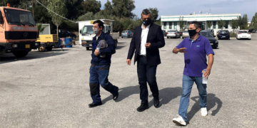 Ο Χάρης Μαμουλάκης στην ΔΕΥΑΗ