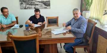 Σύμβαση για αγροτικό δρόμο της Πόμπιας υπέγραψε ο Δήμαρχος Φαιστού