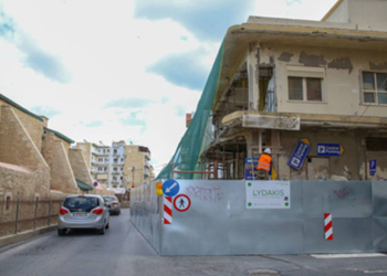 Βασίλης Λαμπρινός στις εργασίες διάνοιξης της οδού Μιτσοτάκη