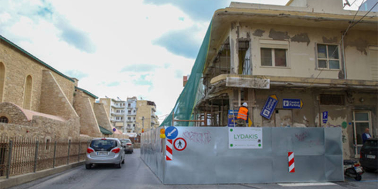 Βασίλης Λαμπρινός στις εργασίες διάνοιξης της οδού Μιτσοτάκη