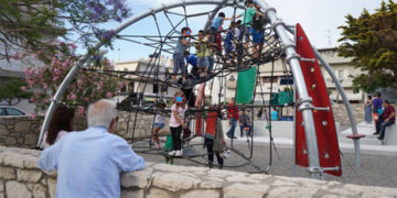 Αναβαθμίζει ακόμα 7 παιδικές χαρές ο Δήμος Ηρακλείου