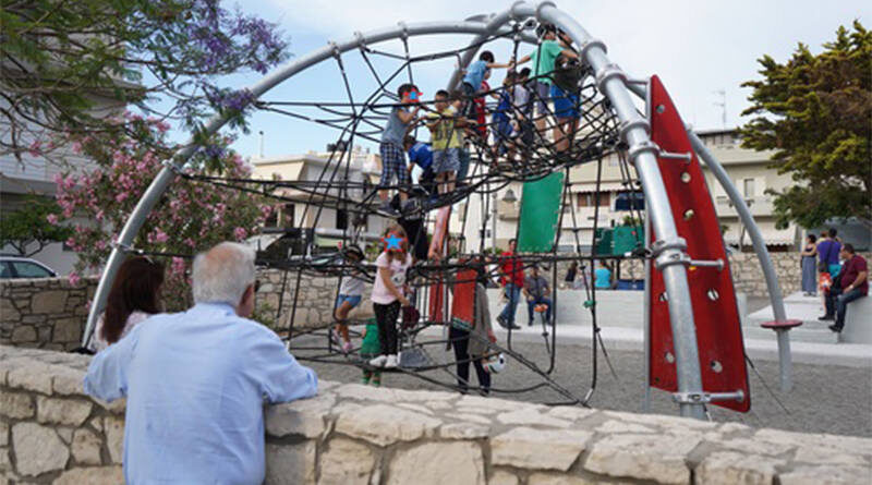 Αναβαθμίζει ακόμα 7 παιδικές χαρές ο Δήμος Ηρακλείου