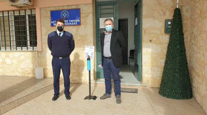Δωρεά αντισηπτικών στο Αστυνομικό Τμήμα Μινώα Πεδιάδας