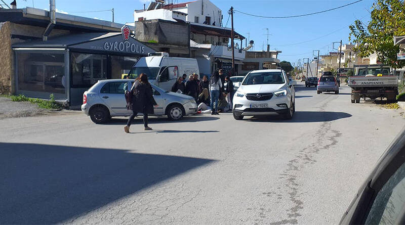 Τροχαίο ατύχημα με ντελιβερά στα Καπαριανά