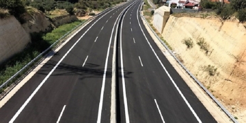 Σε τι παραδοχές στηρίζεται η κυβερνητική πρόβλεψη για διόδια ύψους 0,063 € / χλμ. στο…