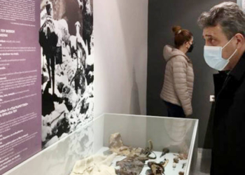 Στα εγκαίνια της έκθεσης “Των Αντριωμένων τ’ ‘αρματα”