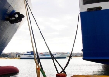 Δεμένα τα πλοία