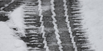 tire tracks snow tire
