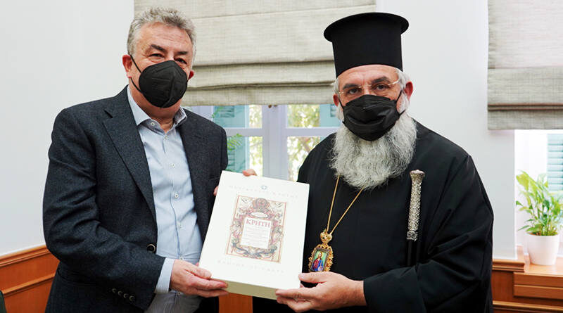 Ο Σεβασμιώτατος Αρχιεπίσκοπος Κρήτης κ. Ευγένιος με τον Περιφερειάρχη Κρήτης Σταύρο Αρναουτάκη
