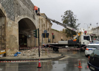 Αποκόλληση τμήματος της επένδυσης των Ενετικών Τειχών στην Πύλη Ιησού