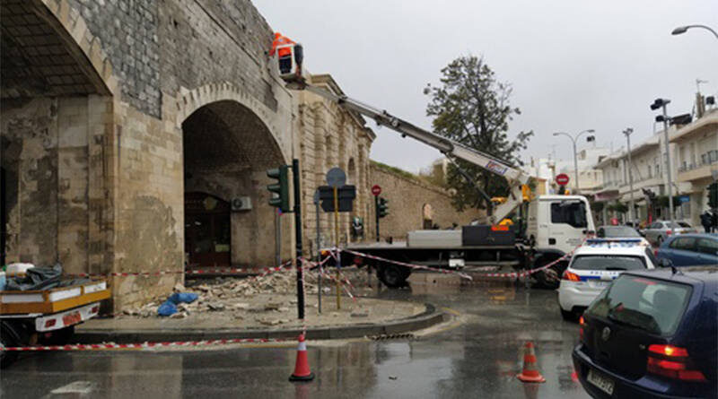 Αποκόλληση τμήματος της επένδυσης των Ενετικών Τειχών στην Πύλη Ιησού