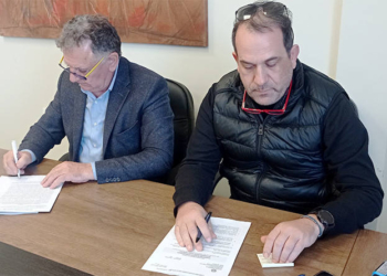 Υπεγράφη η σύμβαση για την αναβάθμιση και συντήρηση του Κλειστού Γυμναστηρίου Καλαθοσφαίρισης στο Αρκαλοχώρι.