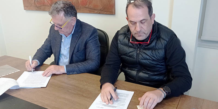 Υπεγράφη η σύμβαση για την αναβάθμιση και συντήρηση του Κλειστού Γυμναστηρίου Καλαθοσφαίρισης στο Αρκαλοχώρι.