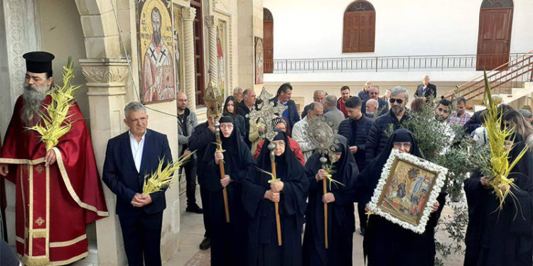 O Δήμαρχος Φαιστού στην Ιερά Μονή Παναγίας Καλυβιανής για την Κυριακή των Βαΐων