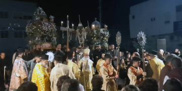 Επιτάφιοι και προσκύνημα στο κέντρο των Μοιρών