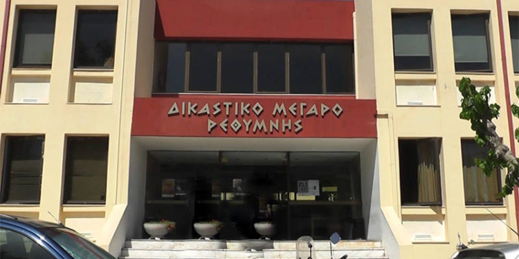 Ράπερ και συνεργάτης αφέθηκαν ελεύθεροι υπό όρους για βιασμό 19χρονης φοιτήτριας