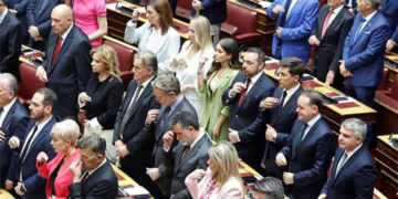 Ελένη Βατσινά στην ορκωμοσία της στην Βουλή των Ελλήνων