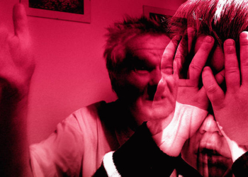 ενδοοικογενειακή βία