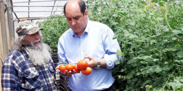 Ο Γιώργος Επιτροπάκης συναντά αγρότες της περιοχής Τυμπακίου