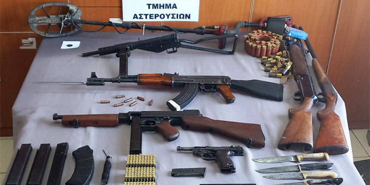 Αστυνομική Επιχείρηση: Από Όπλα Μέχρι Αρχαία Τα Ευρήματα