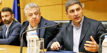 O Λευτέρης Αυγενάκης στην ευρεία συνάντηση με εκπροσώπους φορέων από διάφορους τομείς της αγροτικής παραγωγής στο Ηράκλειο της Κρήτης.