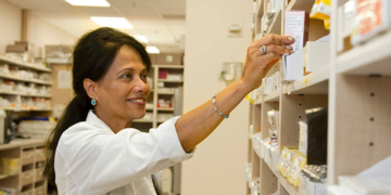 φαρμακοποιός