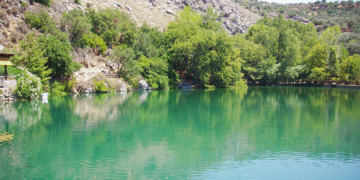 Λίμνη στο Ζαρό