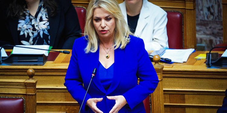 Η Υφυπουργός Ανάπτυξης Άννας Μάνη – Παπαδημητρίου στη Βουλή