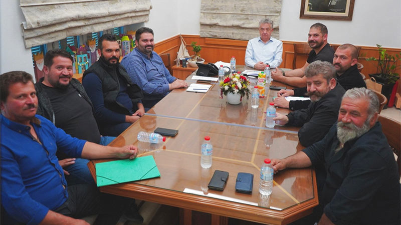Συνάντηση Περιφερειάρχη Κρήτης με τον Κτηνοτροφικό Σύλλογο Ηρακλείου: Προτεραιότητες και Συνεργασία