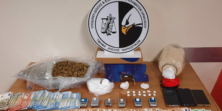 Ηράκλειο: 2 Νεαροί Συνελήφθησαν με Πάνω από 2 Κιλά Ναρκωτικά
