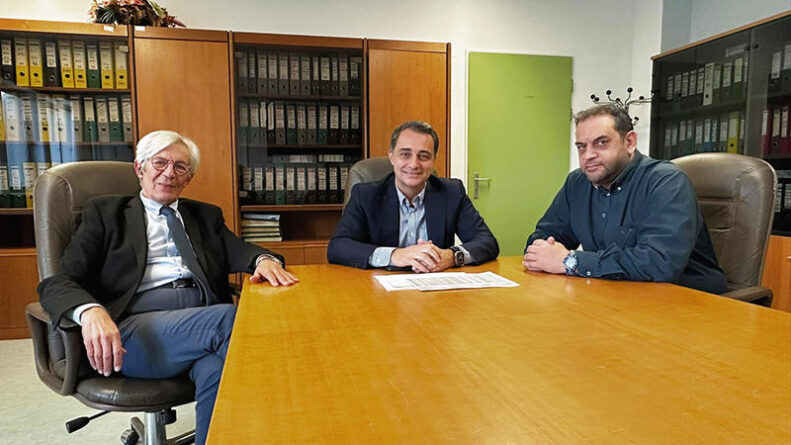 Ο Μάξιμος Σενετάκης Επισημαίνει τη Διαφορά της ΝΔ με Λόγια και Έργα