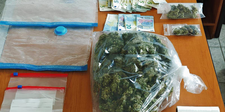 Σύλληψη Δύο Ατόμων για Διακίνηση Ναρκωτικών – Κατασχέθηκαν Ποσότητες Κάνναβης και Κοκαΐνης