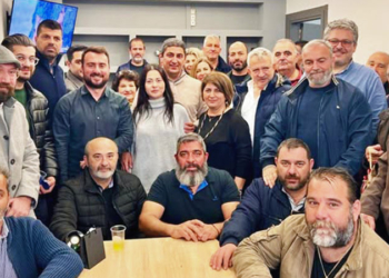 Λευτέρης Αυγενάκης Κοπή της Βασιλόπιτας στο Πολιτικό Γραφείο Μοιρών