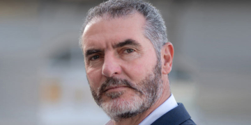 Μανόλης Χνάρης