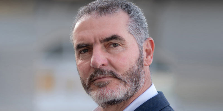 Μανόλης Χνάρης