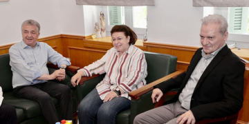 Συνάντηση της Υπουργού Πολιτισμού, Λίνας Μενδώνη, με τον Περιφερειάρχη Κρήτης, Σταύρο Αρναουτάκη, στην Περιφέρεια Κρήτης.