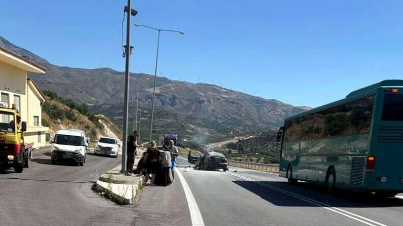 Τροχαίο ατύχημα έξω από το τούνελ Απομαρμά