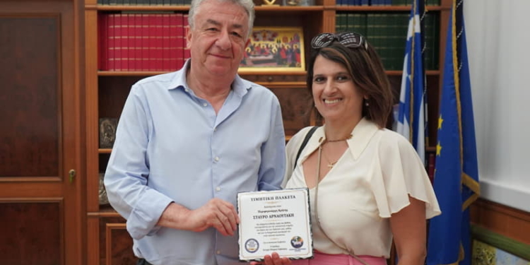 Ο Σταύρος Αρναουτάκης με την Ευτυχία Όλοφσον – Σαβιολάκη στην Περιφέρεια Κρήτης