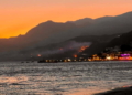 Φωτιά στα Σελλιά Ρεθύμνου όπως φαίνεται από την παραλία του Πλακιά