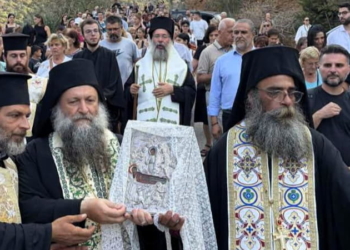 Λιτανευτική κάθοδος της εικόνας της Παναγίας Χαρακιανής στο Ρέθυμνο